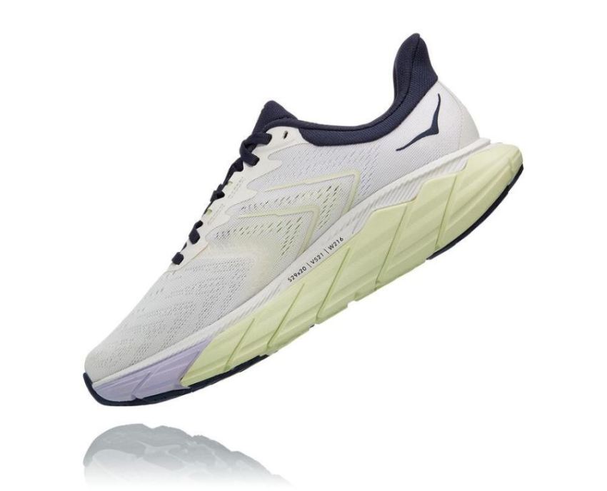 Arahi 5 Supportive Running Shoe Blanc De Blanc / Outer Space