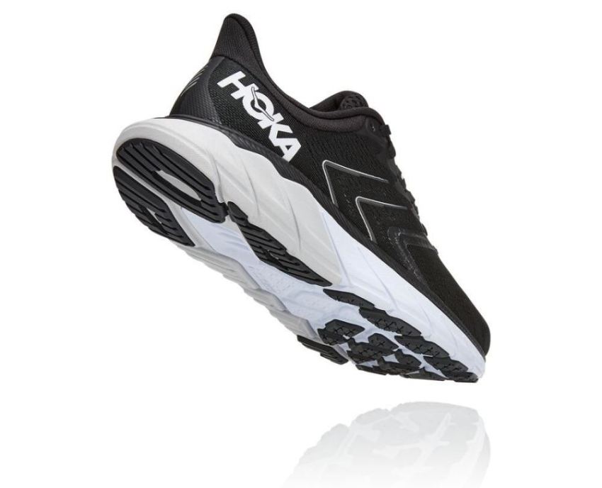 Arahi 5 Supportive Running Shoe Black / White